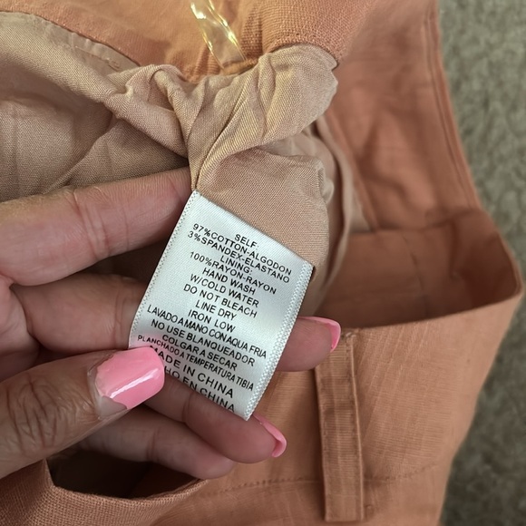 So Perla Women's Coral Pleated Shorts size Large - Picture 7 of 9
